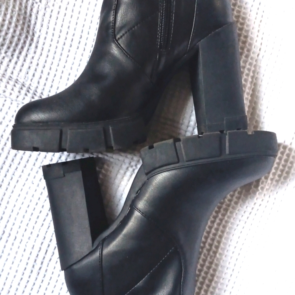ALDO. ILANNA PLATFORM BOOTIE. BLACK SIZE 9. - Picture 5 of 9
